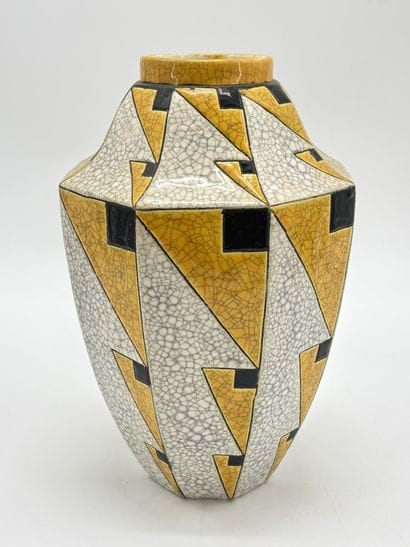 Charles CATTEAU (1880-1966). Vase Boch Keramis...