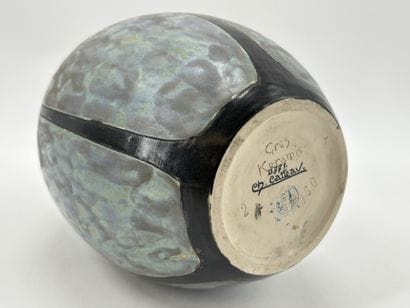 Charles CATTEAU (1880-1966). Vase Boch Keramis...