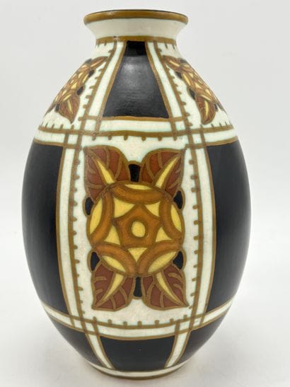 Charles CATTEAU (1880-1966). Vase Boch Keramis...
