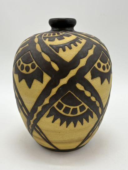 Charles CATTEAU (1880-1966). Vase Boch Keramis...