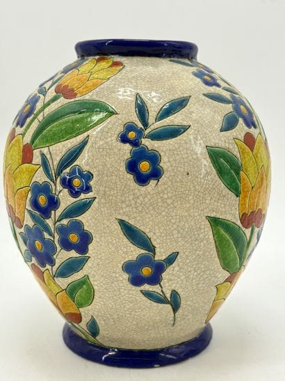 Vase Boch Keramis art déco à décor de fleurs...