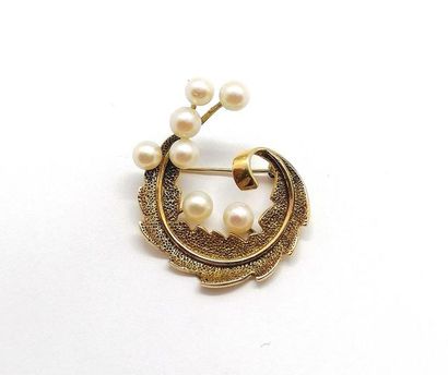 BROCHE en or jaune 14K (585/°°), représentant...