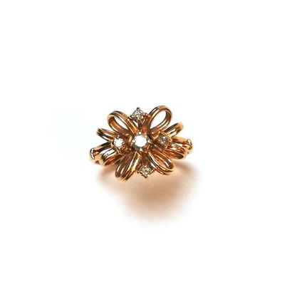 BAGUE en or jaune 14k (585°/°°) à motif de...