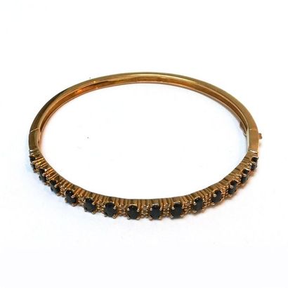 BRACELET jonc ouvrant en argent doré (vermeil)...