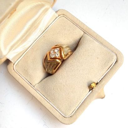 BOUCHERON - Bague dôme en or jaune 18K (750°/°°)...