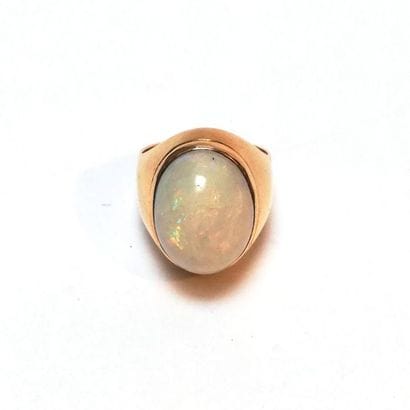 120 BIS. BAGUE type chevalière en or jaune...