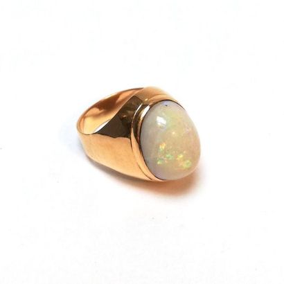 120 BIS. BAGUE type chevalière en or jaune...