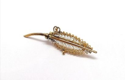 BROCHE en or jaune 18K (750/°°), représentant...