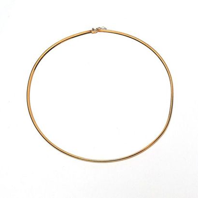 136 BIS. COLLIER en or jaune 18k (750/°°),...