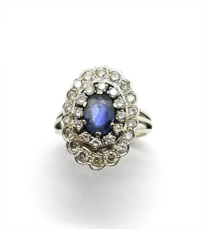 BAGUE pompadour en or blanc 18K (750/°°)...