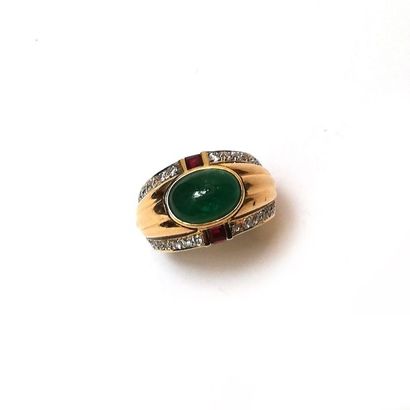 BAGUE jonc en or jaune 18k (750/°°) centrée...