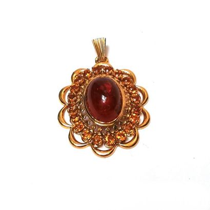 PENDENTIF en or jaune 18k (750/°°) polylobé...