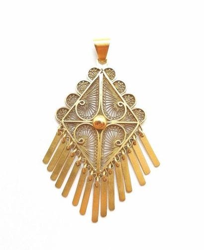 PENDENTIF en or jaune 18K (750/°°), représentant...