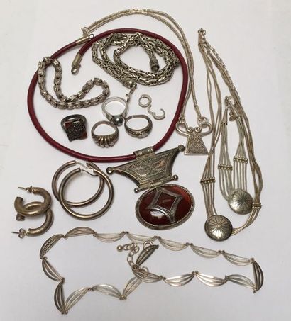 LOT DE BIJOUX en argent 925°/°° et 835°/°°...