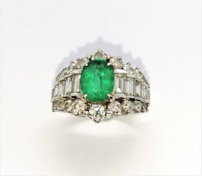 BAGUE en or blanc 18K (750/°°), de style...