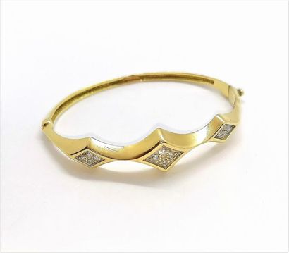 BRACELET JONC ouvrant en or jaune 18K (750/°°),...