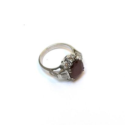 BAGUE en or gris 18k (750/°°) sertie d'un...