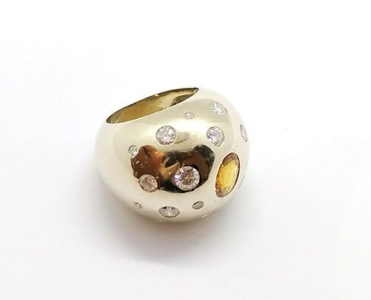 IMPOSANTE BAGUE boule en or blanc 18K (750/°°)...
