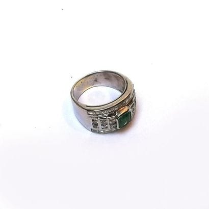 BAGUE BANDEAU en or gris 18k (750/°°) centrée...