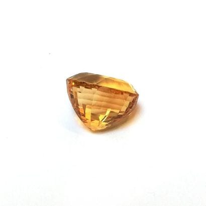 CITRINE ovale sur papier de 37.25 ct