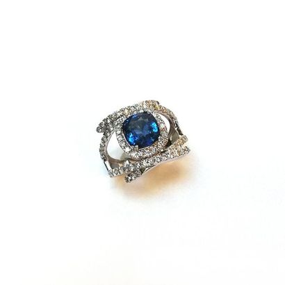 BAGUE en or gris 18k (750/°°), la monture...