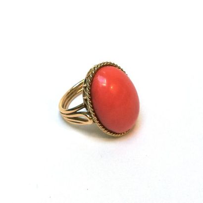 BAGUE en or jaune 18k (750/°°) la monture...