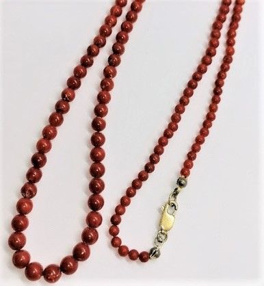 COLLIER sautoir en chute légère de boules...