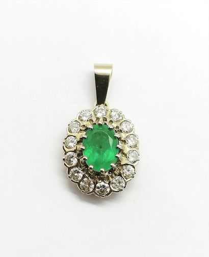 PENDENTIF en or jaune 18K (750/°°), orné...