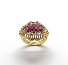 BAGUE en or jaune 18K (750/°°), en forme...