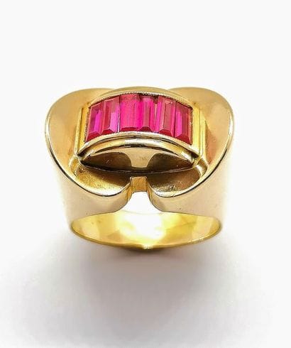 BAGUE en or jaune 18K (750/°°), modèle tank,...