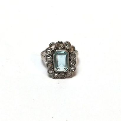 21 BIS. BAGUE ancienne en or gris 18k (750/°°)...