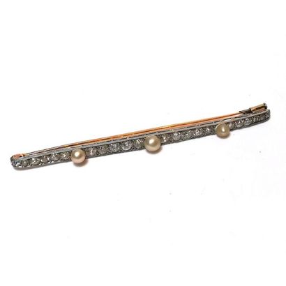 BROCHE BARRETTE en or jaune 18k (750/°°)...