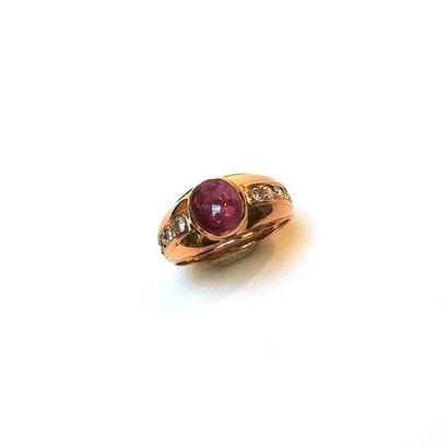 BAGUE JONC en or jaune 18k (750/°°) sertie...
