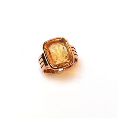 BAGUE sceau en or rose 18k (750/°°) centrée...