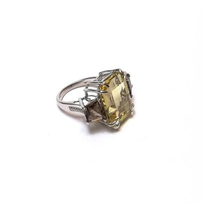 BAGUE en argent 925/°° à monture ajourée...