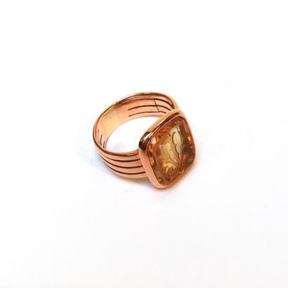 BAGUE sceau en or rose 18k (750/°°) centrée...