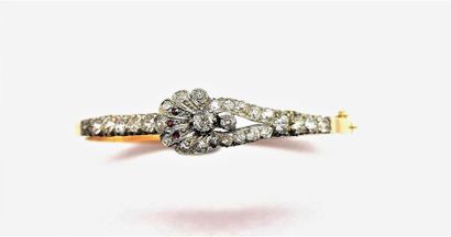 BRACELET JONC ouvrant en or jaune 18K (750/°°),...