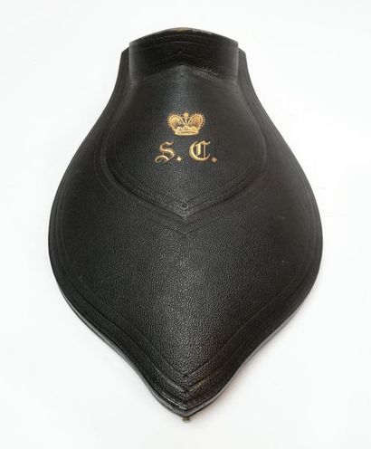 PARURE EN PERLES FINES et émail noir, en...