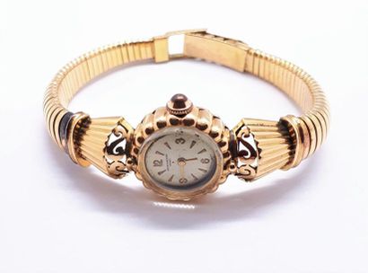 BAUME & MERCIER - MONTRE en or jaune 18K...