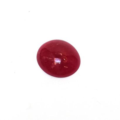 RUBIS sur papier taillé en cabochon ovale...