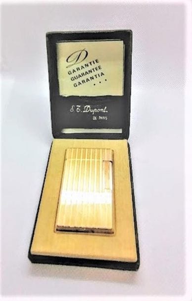 BRIQUET DUPONT en plaqué or dans son écrin...