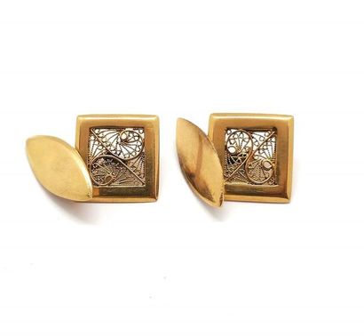 BOUTONS DE MANCHETTES en or jaune 18K (750/°°),...