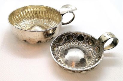 ENSEMBLE DE 2 TASTEVINS en argent Poinçon...