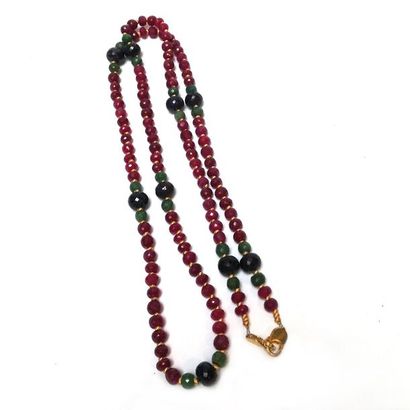 COLLIER SAUTOIR composé de perles rondelles...
