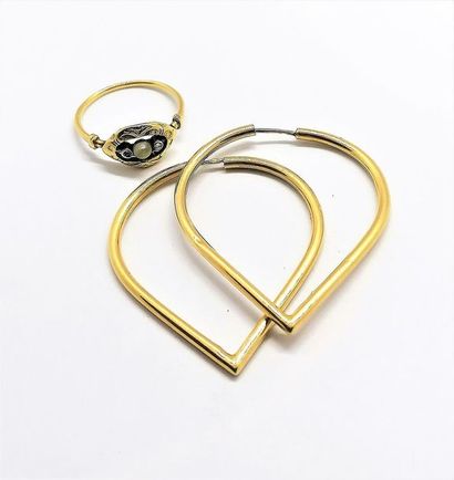 PAIRE DE CREOLES en or jaune 18K (750/°°),...