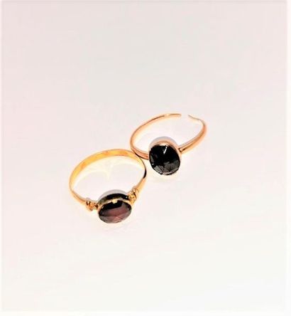 LOT DE 2 BAGUES en or jaune 18K (750/°°),...