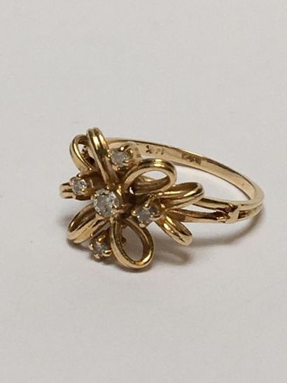 BAGUE en or jaune 14k (585°/°°) à motif de...