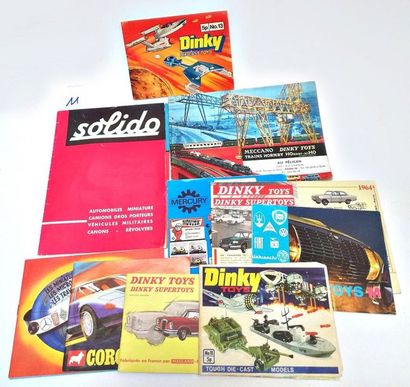 Ensemble de 11 catalogues commerciaux divers...