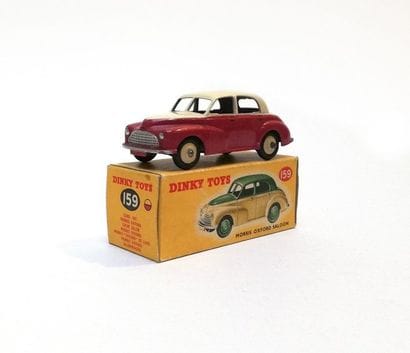 DINKY TOYS ANGLETERRE

Morris Oxford Saloon...