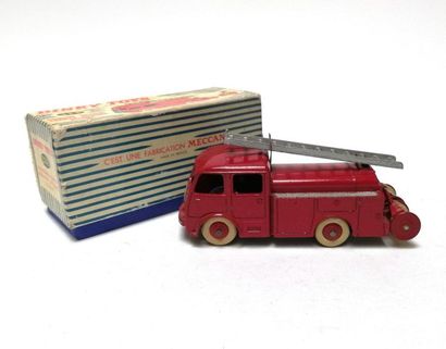 DINKY TOYS FRANCE

Fourgon incendie premier...